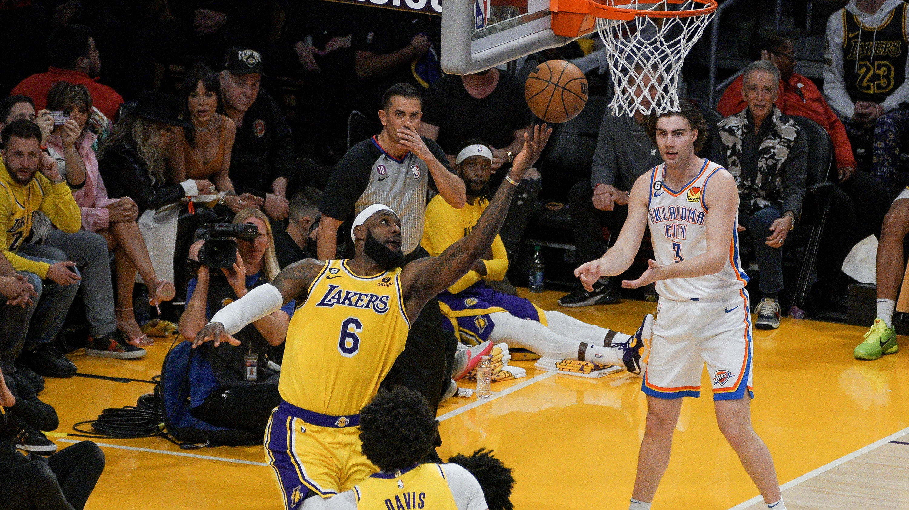 包含詹姆斯连续七场比赛得分超过最后时刻胜出,巴塞罗那不断突破!气势如虹延续的词条